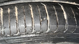 Used 2021 Renault Triber RXZ Petrol Manual tyres RIGHT REAR TYRE TREAD VIEW