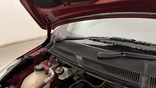 Used 2019 Ford Figo [2019-2021] Titanium Petrol Petrol Manual engine ENGINE RIGHT SIDE HINGE & APRON VIEW