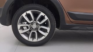 Used 2016 Hyundai i20 Active [2015-2020] 1.2 SX Petrol Manual tyres RIGHT REAR TYRE RIM VIEW