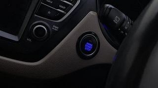 Used 2018 Hyundai Elite i20 [2018-2020] Asta 1.4 CRDI (O) Diesel Manual top_features Keyless start