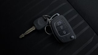 Used 2018 Hyundai Elite i20 [2018-2020] Asta 1.2 Dual Tone Petrol Manual extra CAR KEY VIEW