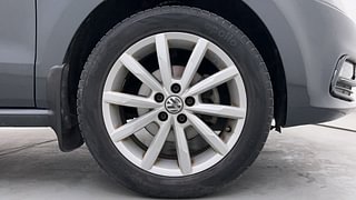 Used 2018 Volkswagen Polo [2017-2019] Highline Plus 1.2L (P) Petrol Manual tyres RIGHT FRONT TYRE RIM VIEW