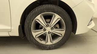 Used 2018 Hyundai Verna [2017-2020] 1.6 VTVT SX (O) Petrol Manual tyres RIGHT FRONT TYRE RIM VIEW