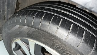 Used 2019 Honda WR-V [2017-2020] VX i-VTEC Petrol Manual tyres RIGHT FRONT TYRE TREAD VIEW