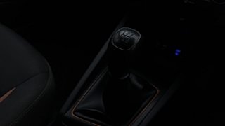 Used 2018 Hyundai Elite i20 [2018-2020] Asta 1.2 Dual Tone Petrol Manual interior GEAR  KNOB VIEW