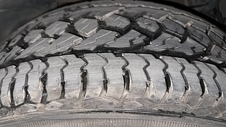 Used 2017 Renault Duster [2015-2019] 85 PS RXZ 4X2 MT Diesel Manual tyres RIGHT REAR TYRE TREAD VIEW