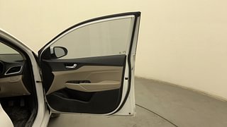 Used 2018 Hyundai Verna [2017-2020] 1.6 VTVT SX (O) Petrol Manual interior RIGHT FRONT DOOR OPEN VIEW