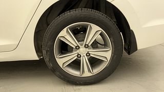 Used 2018 Hyundai Verna [2017-2020] 1.6 VTVT SX (O) Petrol Manual tyres LEFT REAR TYRE RIM VIEW