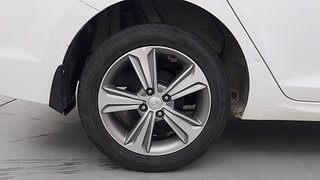 Used 2019 Hyundai Verna [2017-2020] 1.6 VTVT SX Petrol Manual tyres RIGHT REAR TYRE RIM VIEW