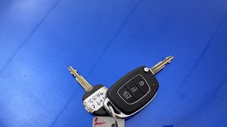 Used 2019 Hyundai Elite i20 [2018-2020] Sportz Plus 1.2 Petrol Manual extra CAR KEY VIEW