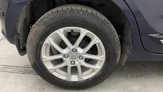 Used 2023 Maruti Suzuki Swift ZXI AMT Petrol Automatic tyres RIGHT REAR TYRE RIM VIEW
