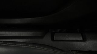 Used 2017 Hyundai Elite i20 [2014-2018] Sportz 1.2 Petrol Manual top_features Driver height adjustable seat