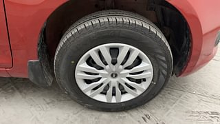 Used 2014 Maruti Suzuki Swift [2011-2017] VXi Petrol Manual tyres RIGHT FRONT TYRE RIM VIEW