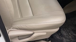 Used 2018 Toyota Etios Liva [2017-2020] V Petrol Manual top_features Driver height adjustable seat
