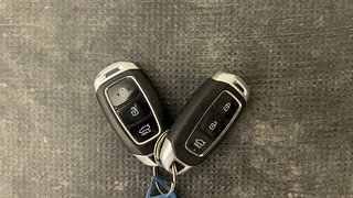 Used 2018 Hyundai Verna [2017-2020] 1.6 VTVT SX (O) Petrol Manual extra CAR KEY VIEW