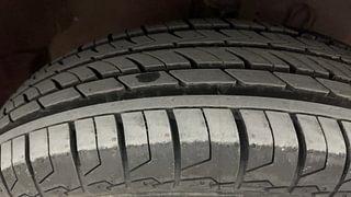 Used 2014 Maruti Suzuki Swift [2011-2017] VXi Petrol Manual tyres RIGHT FRONT TYRE TREAD VIEW