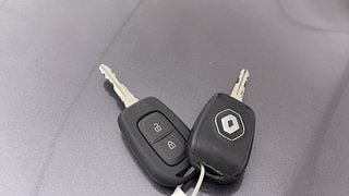 Used 2021 Renault Duster [2020-2022] RXZ Petrol Petrol Manual extra CAR KEY VIEW