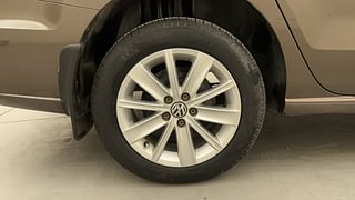 Used 2017 volkswagen Vento 1.5L Highline Diesel Diesel Manual tyres RIGHT REAR TYRE RIM VIEW