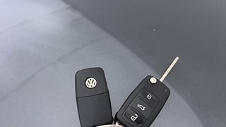 Used 2018 Volkswagen Polo [2017-2019] Highline Plus 1.2L (P) Petrol Manual extra CAR KEY VIEW