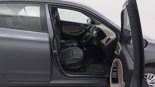 Used 2017 Hyundai Elite i20 [2014-2018] Sportz 1.2 Petrol Manual interior RIGHT SIDE FRONT DOOR CABIN VIEW