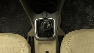 Used 2017 volkswagen Vento 1.5L Highline Diesel Diesel Manual interior GEAR  KNOB VIEW