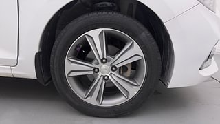 Used 2019 Hyundai Verna [2017-2020] 1.6 VTVT SX Petrol Manual tyres RIGHT FRONT TYRE RIM VIEW