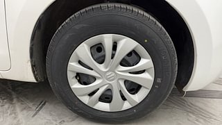Used 2020 Maruti Suzuki Swift [2017-2021] VXI AMT Petrol Automatic tyres RIGHT FRONT TYRE RIM VIEW
