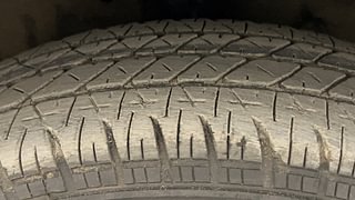 Used 2015 Maruti Suzuki Swift [2011-2017] VXi Petrol Manual tyres RIGHT FRONT TYRE TREAD VIEW