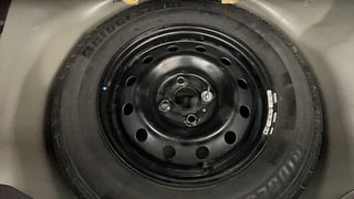 Used 2015 Maruti Suzuki Swift [2011-2017] VXi Petrol Manual tyres SPARE TYRE VIEW