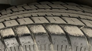 Used 2014 Maruti Suzuki Celerio [2014-2017] LXi AMT Petrol Automatic tyres RIGHT REAR TYRE TREAD VIEW