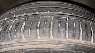 Used 2013 Ford Figo Duratorq Diesel EXI 1.4 Diesel Manual tyres RIGHT FRONT TYRE TREAD VIEW