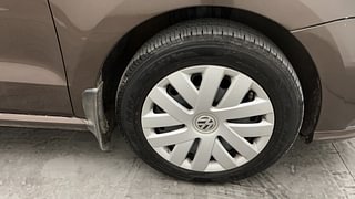 Used 2017 Volkswagen Ameo [2016-2017] Comfortline 1.5L AT (D) Diesel Automatic tyres RIGHT FRONT TYRE RIM VIEW