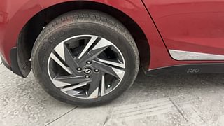 Used 2022 Hyundai New i20 Asta (O) 1.2 MT Petrol Manual tyres RIGHT REAR TYRE RIM VIEW