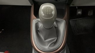 Used 2022 Hyundai Aura S 1.2 CNG Petrol Petrol+cng Manual interior GEAR  KNOB VIEW