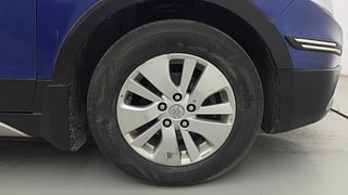 Used 2015 Maruti Suzuki S-Cross Alpha 1.3 Diesel Manual tyres RIGHT FRONT TYRE RIM VIEW