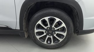 Used 2023 Maruti Suzuki Grand Vitara Alpha Smart Hybrid Dual Tone Petrol Manual tyres RIGHT FRONT TYRE RIM VIEW