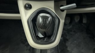 Used 2016 Datsun GO [2014-2019] T Petrol Manual interior GEAR  KNOB VIEW