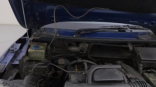 Used 2017 Renault Kwid [2015-2019] 1.0 RXT AMT Petrol Automatic engine ENGINE RIGHT SIDE HINGE & APRON VIEW