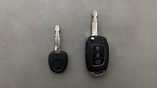 Used 2023 Hyundai Aura S 1.2 CNG Petrol Petrol+cng Manual extra CAR KEY VIEW