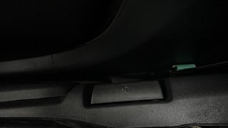 Used 2018 Hyundai Elite i20 [2018-2020] Sportz 1.2 Petrol Manual top_features Driver height adjustable seat