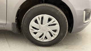 Used 2015 Maruti Suzuki Swift [2011-2017] VXi Petrol Manual tyres RIGHT FRONT TYRE RIM VIEW