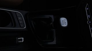 Used 2021 MG Motors Hector Plus Sharp 2.0 Diesel Turbo MT 6-STR Dual Tone Diesel Manual interior GEAR  KNOB VIEW