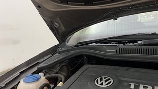 Used 2017 Volkswagen Ameo [2016-2017] Comfortline 1.5L AT (D) Diesel Automatic engine ENGINE RIGHT SIDE HINGE & APRON VIEW