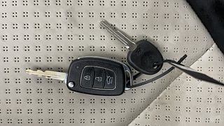 Used 2022 Hyundai Aura S 1.2 CNG Petrol Petrol+cng Manual extra CAR KEY VIEW