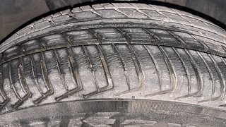 Used 2017 Renault Kwid [2015-2019] 1.0 RXT AMT Petrol Automatic tyres RIGHT FRONT TYRE TREAD VIEW
