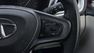 Used 2022 Tata Altroz XZ Plus 1.2 Dual Tone Petrol Manual top_features Cruise control