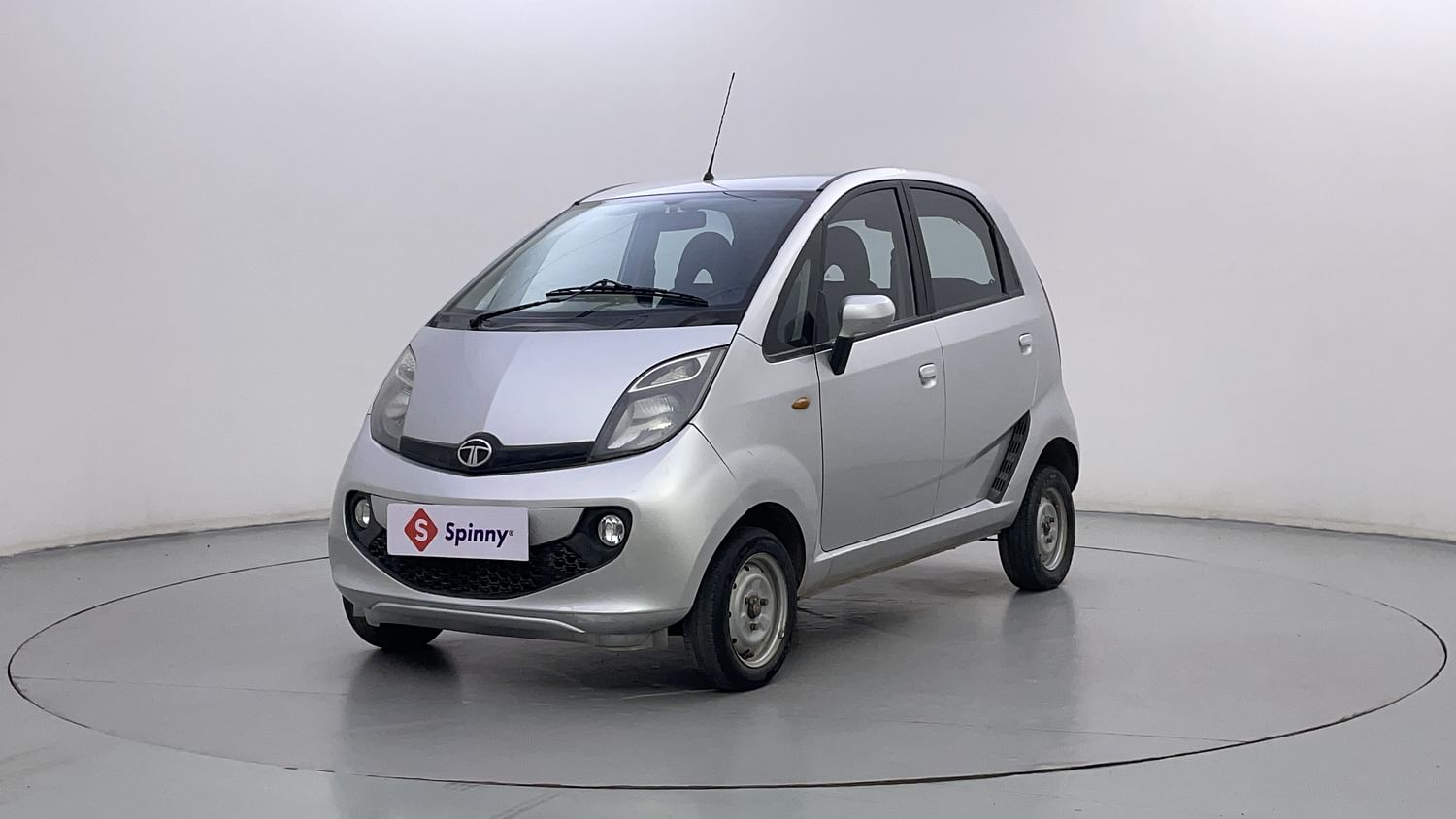 LEFT FRONT CORNER VIEW