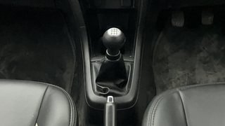 Used 2015 Maruti Suzuki Swift [2011-2017] VXi Petrol Manual interior GEAR  KNOB VIEW