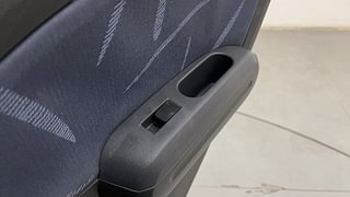 Used 2012 Maruti Suzuki Ritz [2009-2012] VXI Petrol Manual top_features Rear power window