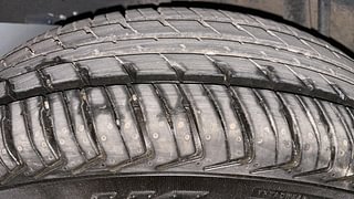 Used 2017 Renault Kwid [2015-2019] 1.0 RXT AMT Petrol Automatic tyres RIGHT REAR TYRE TREAD VIEW